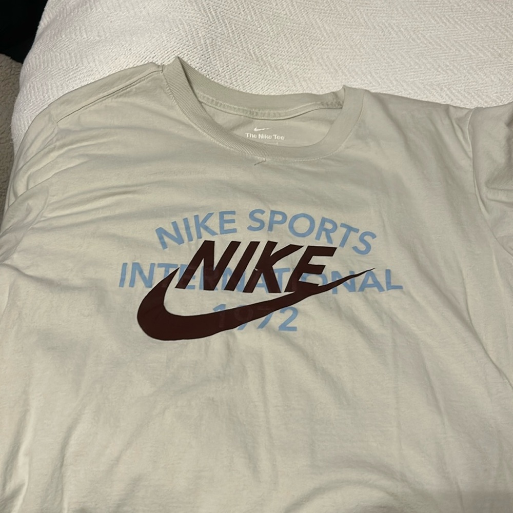 Tan Nike t-shirt size large